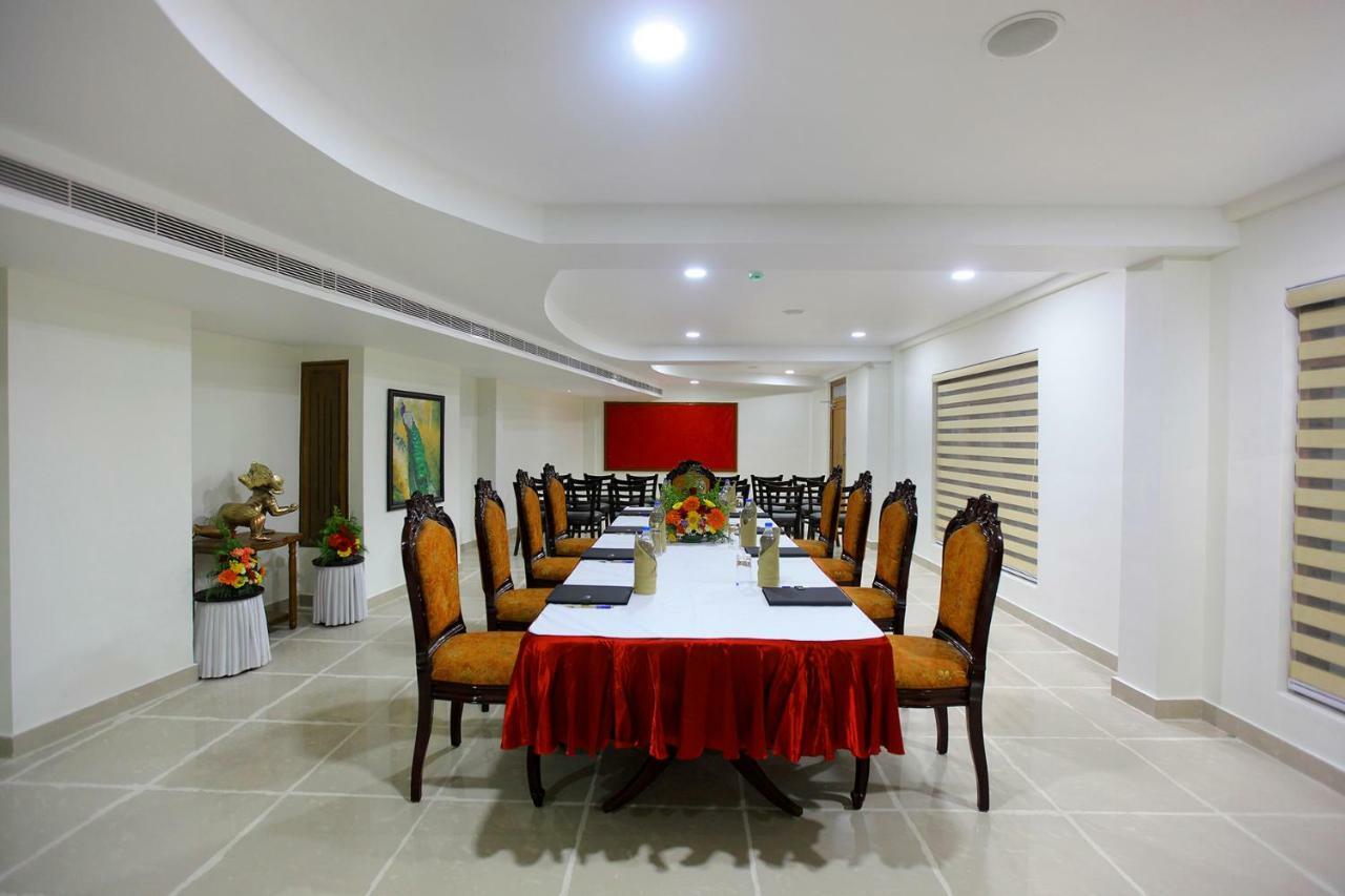 Hotel Rohini International Kallār Dış mekan fotoğraf
