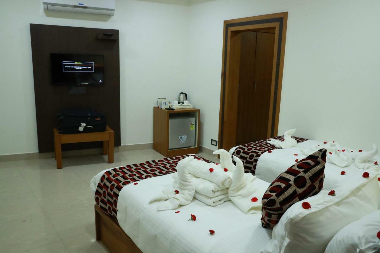 Hotel Rohini International Kallār Dış mekan fotoğraf